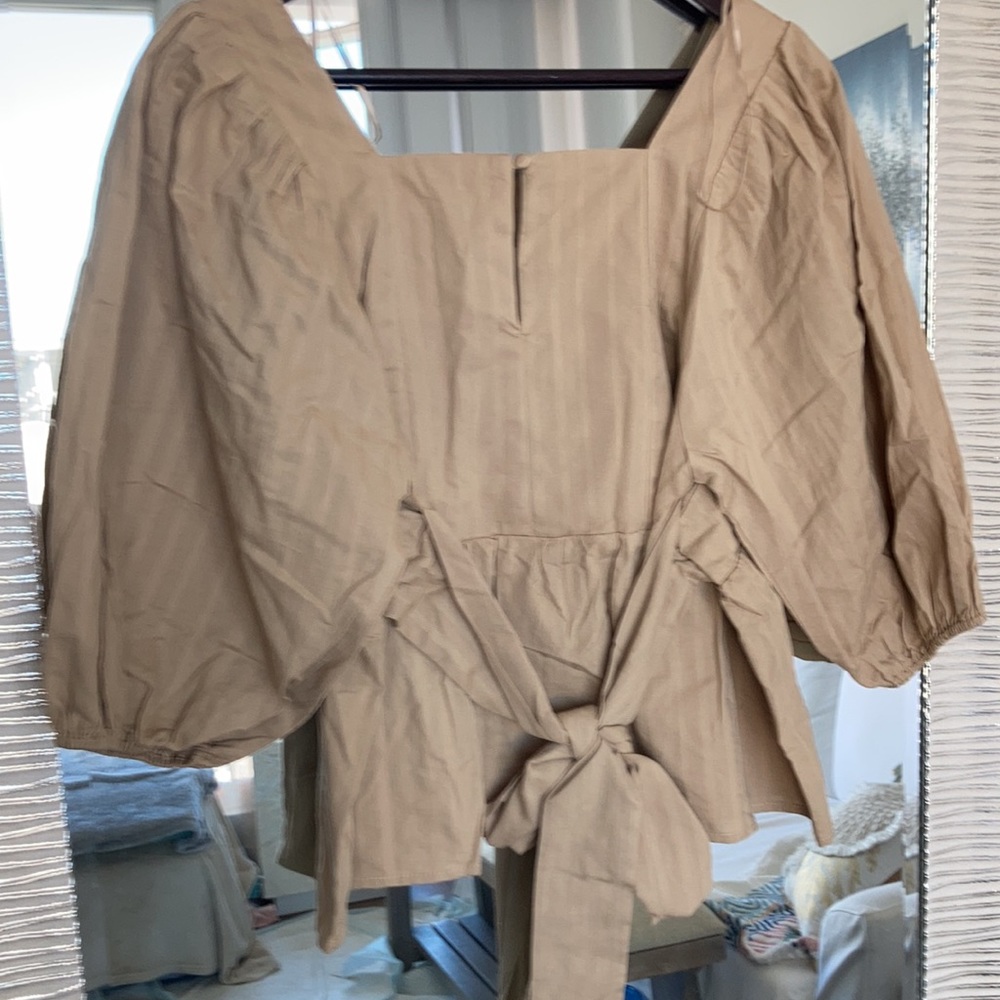 π Fun Khaki Topπ - Picture 4 of 6